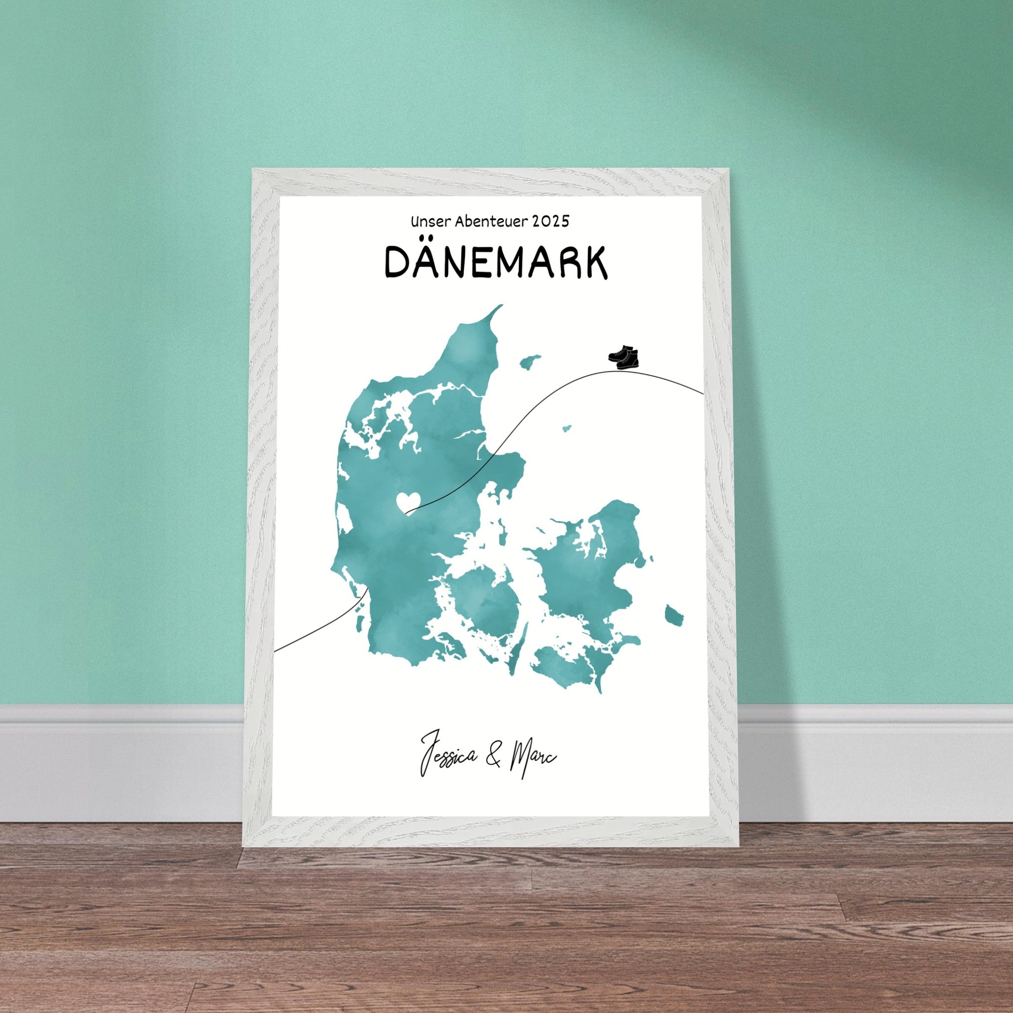 Individuelles Dänemark-Poster mit Karte & Holzrahmen. Personalisiertes Reisegeschenk, nachhaltig produziert & aufhängefertig geliefert.