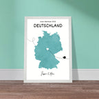 Personalisiertes Deutschland-Poster in Holzrahmen – Landkarte mit Namen, nachhaltiger Druck auf mattem Papier
