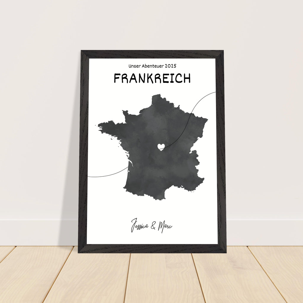 Personalisiertes Frankreich-Poster in Holzrahmen – Landkarte mit Namen, nachhaltiger Druck auf mattem Papier