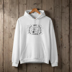 Unisex Hoodie mit „Happy Camper“ Schriftzug und handgezeichnetem Campervan-Motiv auf der Vorderseite
