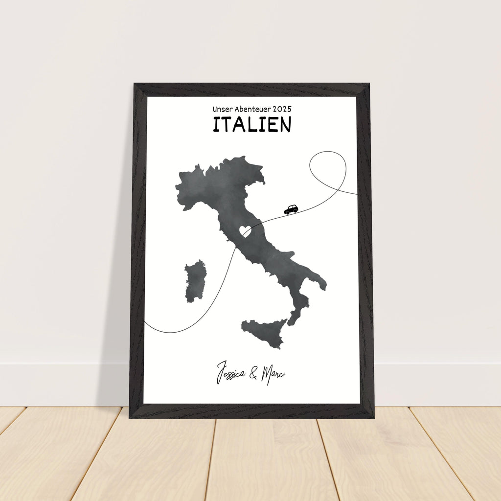 Personalisiertes Italien-Poster in Holzrahmen – Landkarte mit Namen, nachhaltiger Druck auf mattem Papier