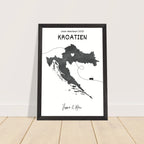 Personalisiertes Kroatien-Poster in Holzrahmen – Landkarte mit Namen, nachhaltiger Druck auf mattem Papier