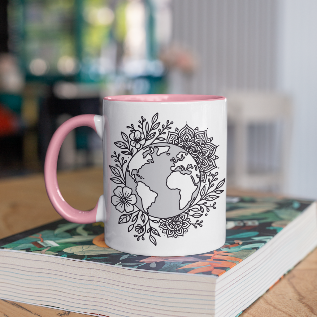 Weiße Tasse, Boho Motiv: Weltkarte mit floralen Mandala- und Blumenmustern. Stilvolle Welt-Tasse für Naturfreunde.