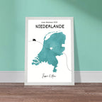 Individuelles Niederlande-Poster mit Karte & Holzrahmen. Personalisiertes Reisegeschenk, nachhaltig produziert & aufhängefertig geliefert.