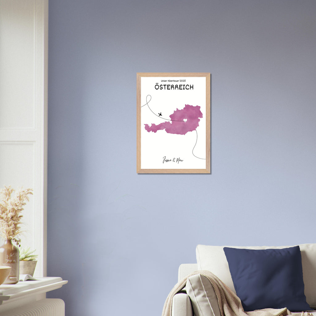 Personalisiertes Österreich-Poster in Holzrahmen – Landkarte mit Namen, nachhaltiger Druck auf mattem Papier