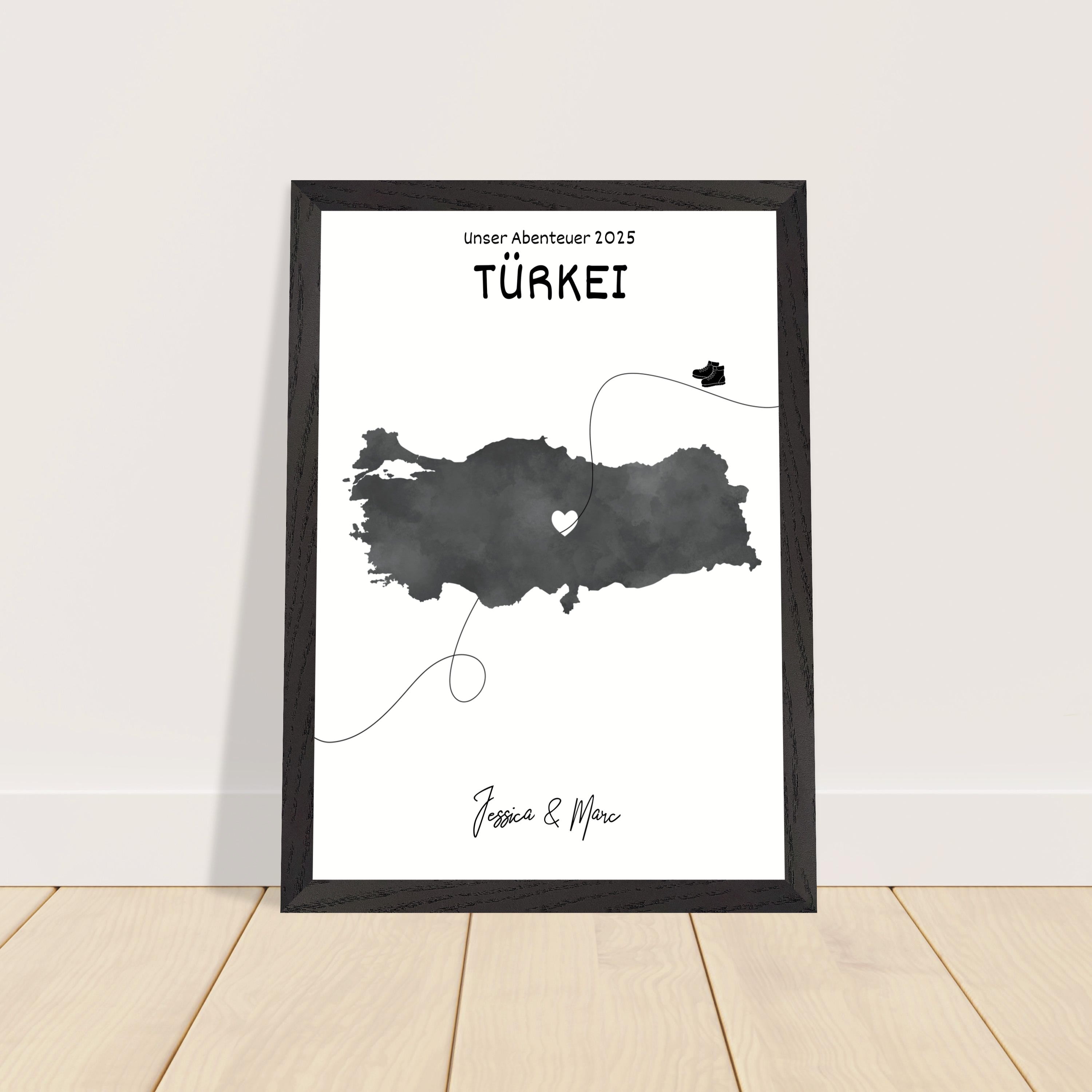 Personalisiertes Türkei-Poster in Holzrahmen – Landkarte mit Namen, nachhaltiger Druck auf mattem Papier