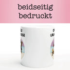 Tasse mit Tier  im Liegestuhl, Sonnenbrille und Cocktail – Text: „Offizielle Urlaubstasse – Lisa“. Personalisierbare Urlaubstasse mit Tiermotiv und Namen